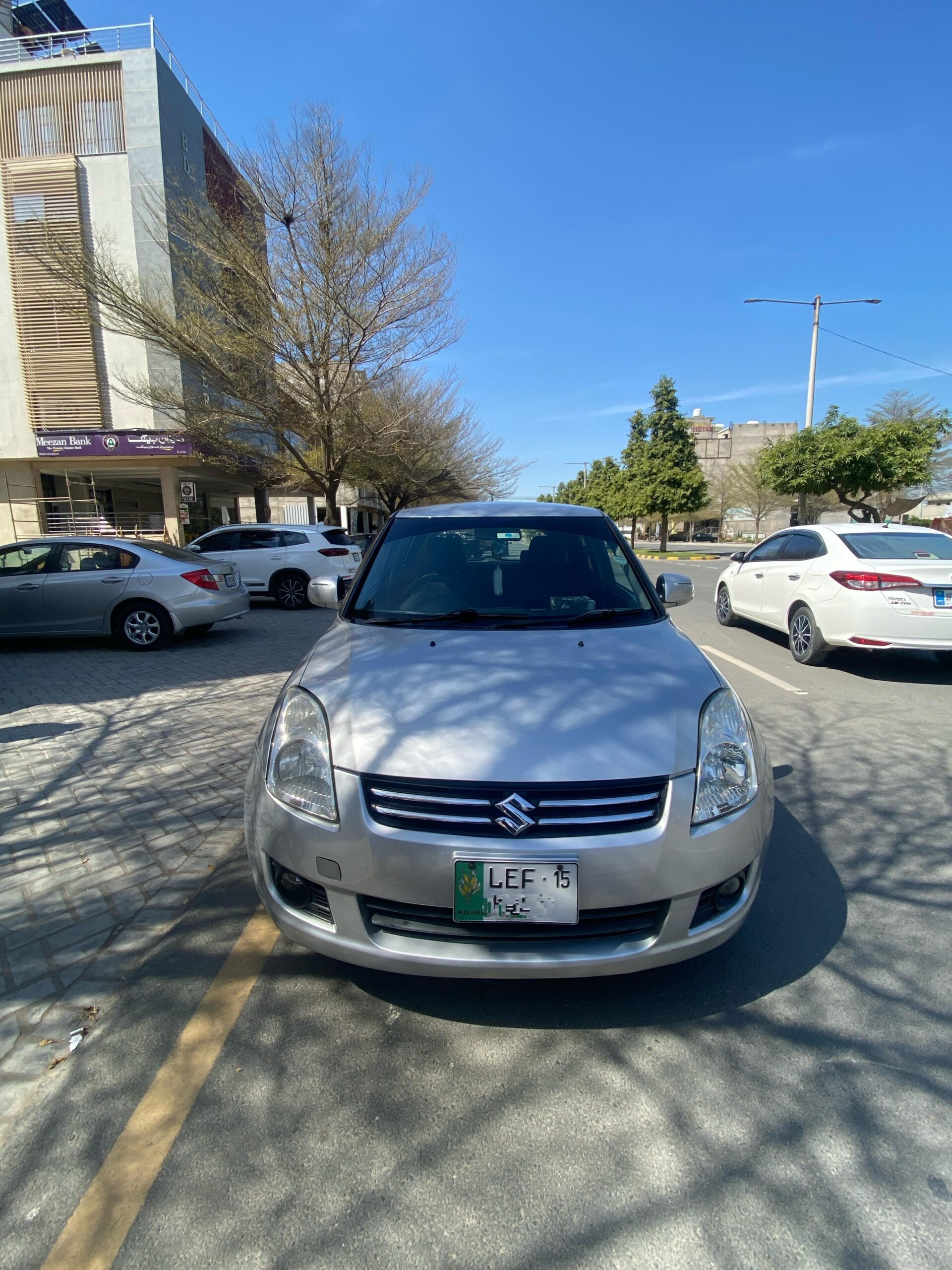 Suzuki swift DLX 2015
