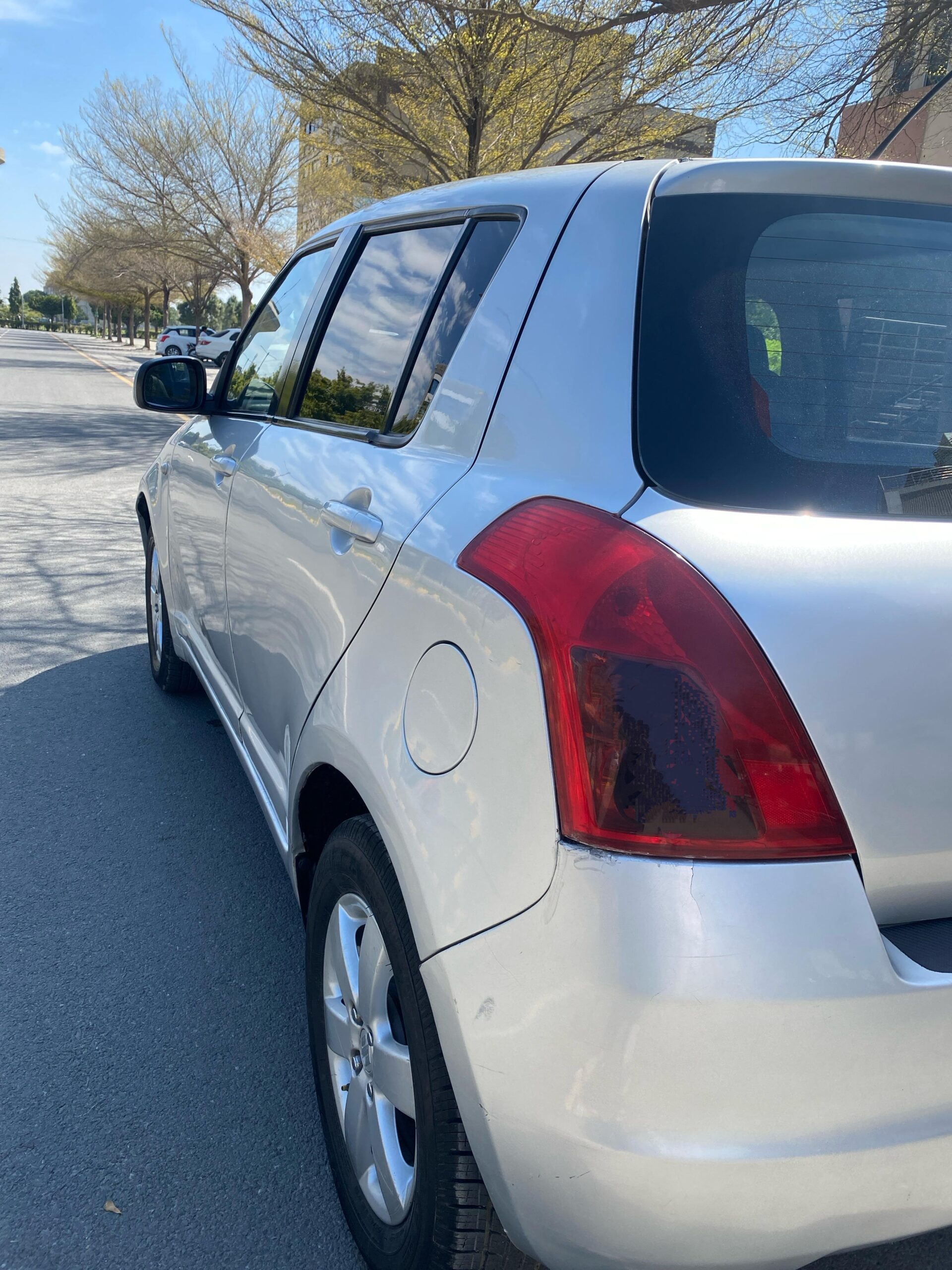 Suzuki swift DLX 2015