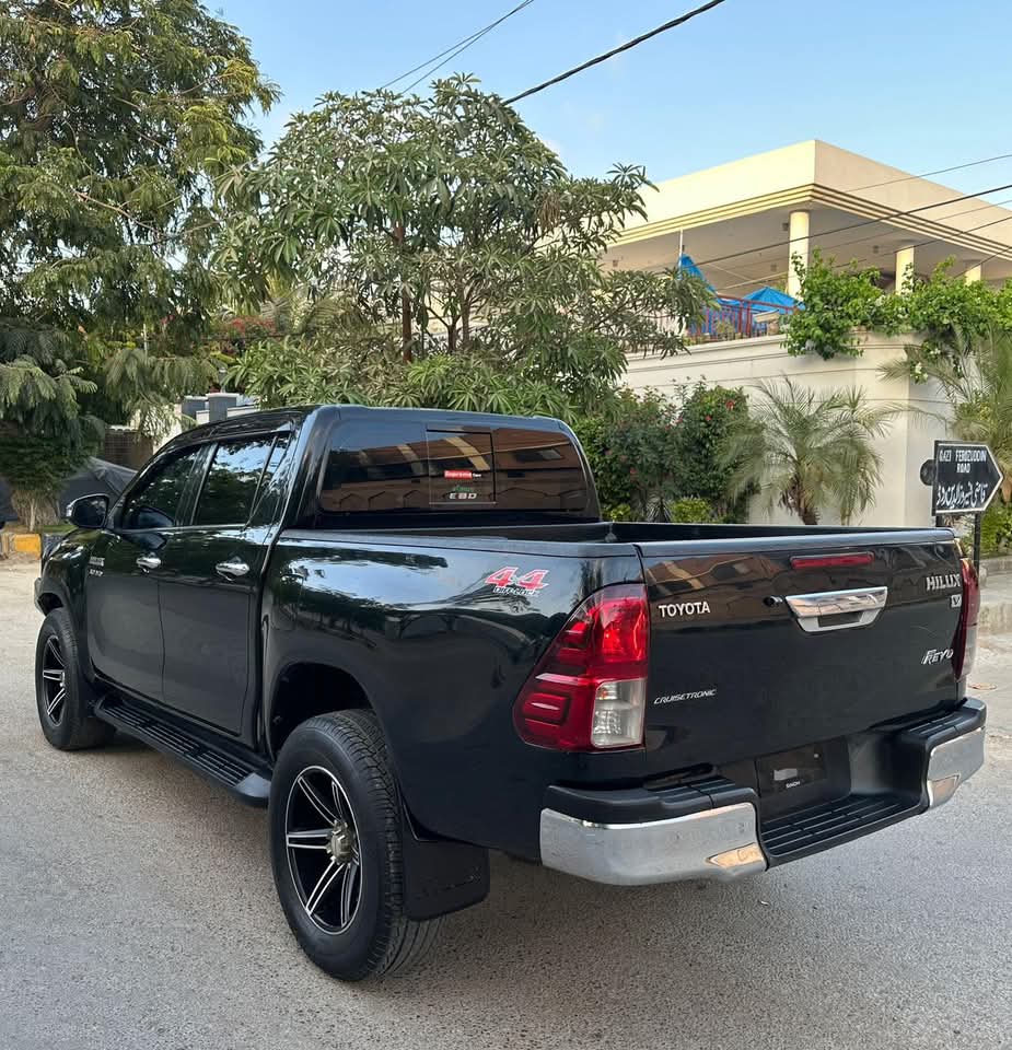 TOYOTA HILUX REVO V 2017