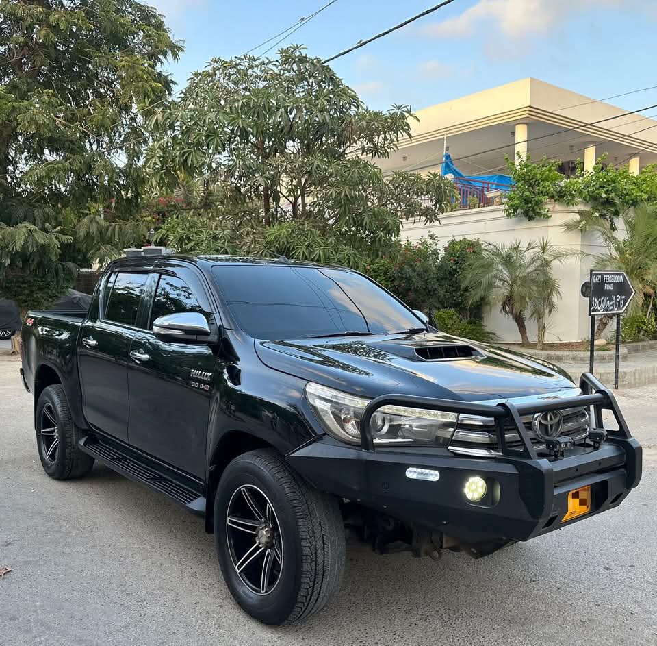 TOYOTA HILUX REVO V 2017