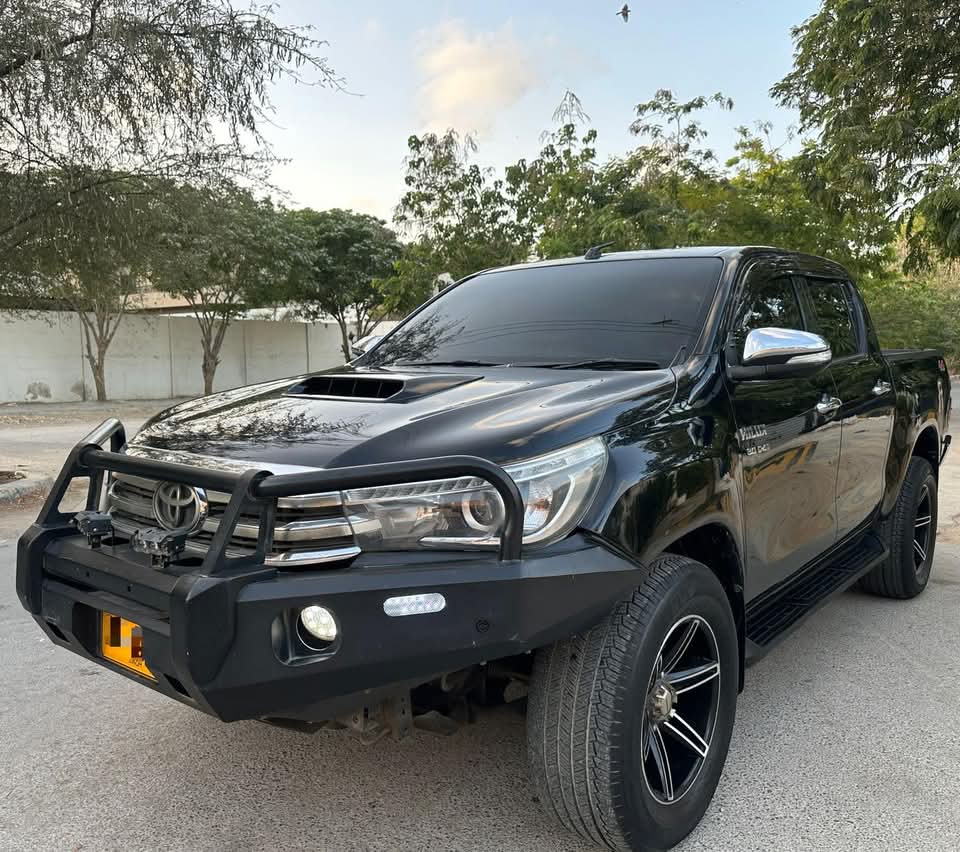 TOYOTA HILUX REVO V 2017