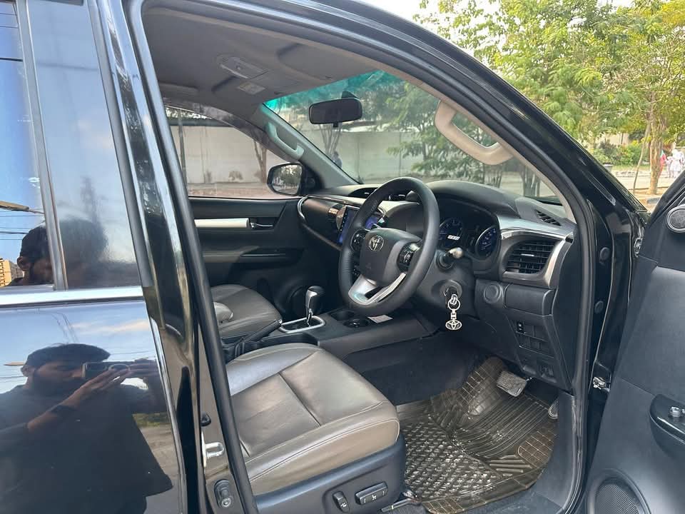 TOYOTA HILUX REVO V 2017