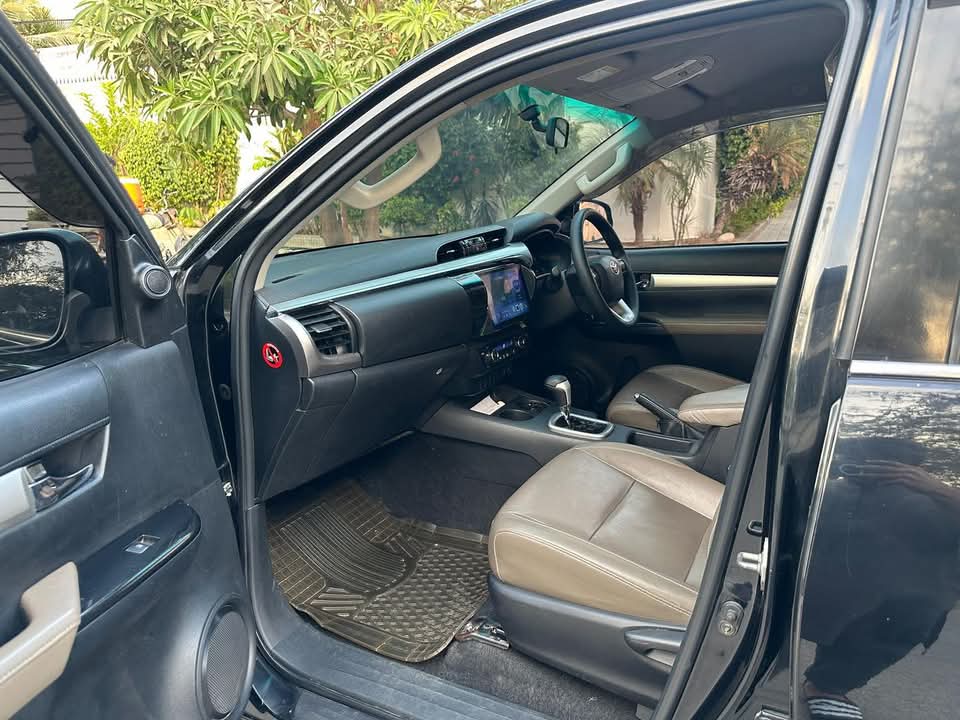 TOYOTA HILUX REVO V 2017