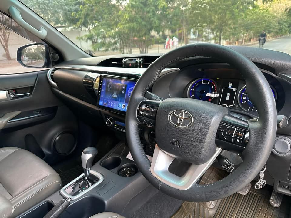 TOYOTA HILUX REVO V 2017