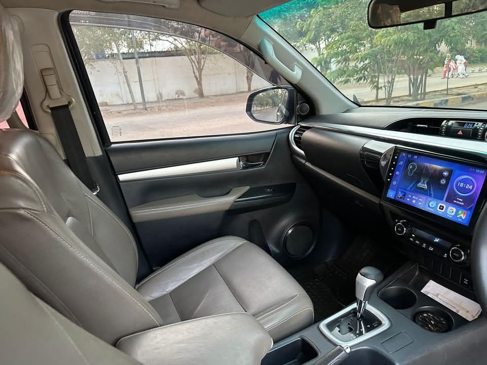 TOYOTA HILUX REVO V 2017